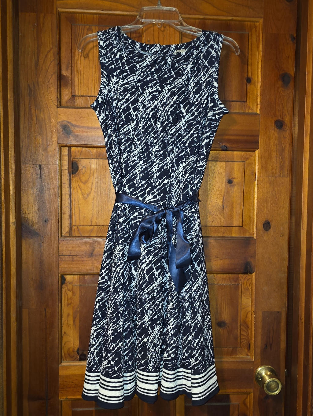Haani Sz Ps Navy & White Sleeveless Printed Midi Dress With Satin Belt
